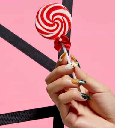 Candy Sleigh Lane
Frosty color-blocking and blinged out linework that’s #golds.