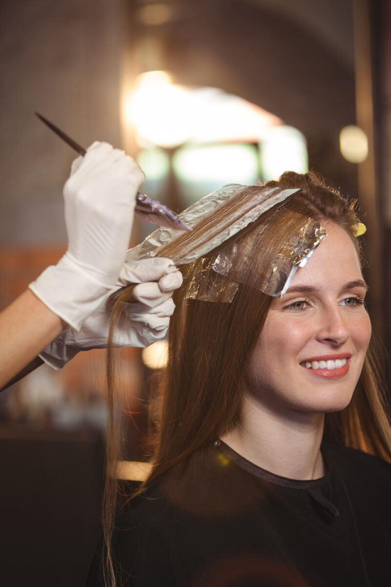 Coloring hair with hair coloring brush