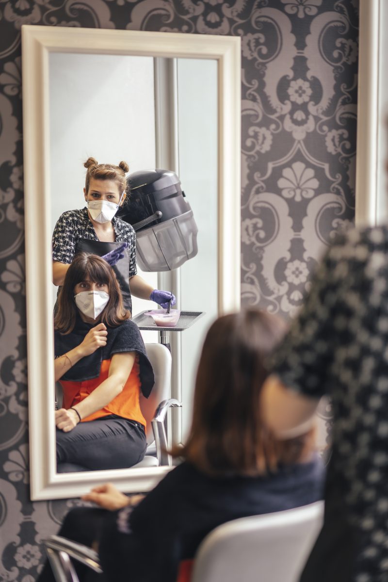 Hairdresser with security measures. Hairstylist online course