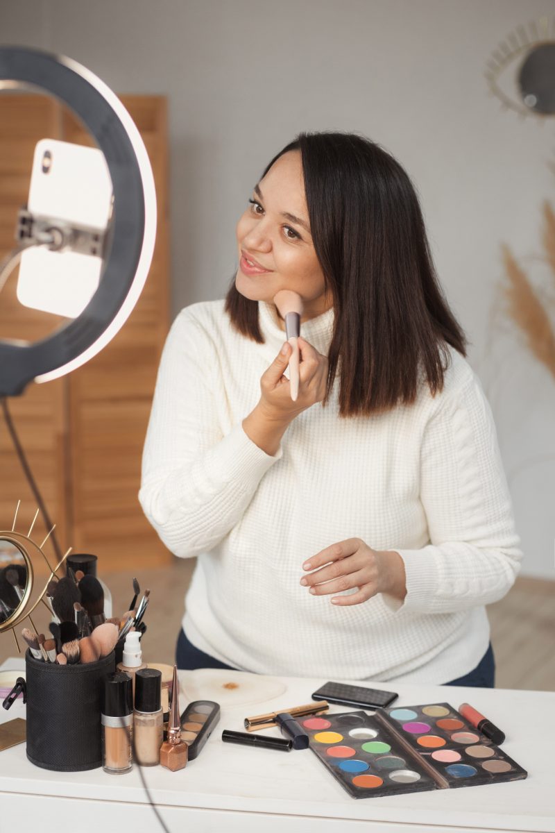 Online makeup course. A professional is doing a makeup course. Makeup tools and products..
