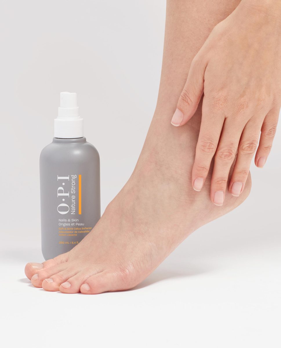 Soft & Gone Callus Softener 250 mL.
A softening spray that softens calluses and preserves natural moisture, for softer, perfectly hydrated feet.